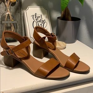 Sandal with heel